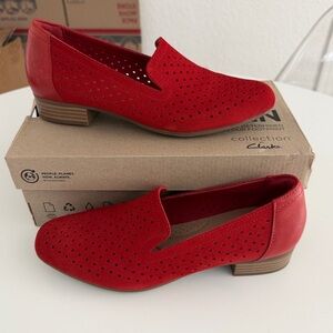 NWT Clark’s Juliet Hayes Red Suede Loafers 7/5W